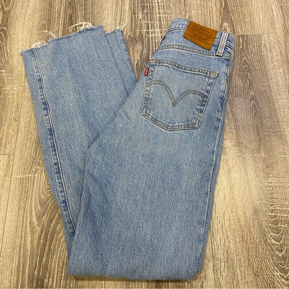 Levi’s Premium Ribcage High Waisted Straight Jeans - Picture 5 of 14